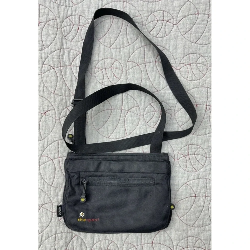 Sherpani Zoom Crossbody Bag Black Nylon Adjustable Strap / Women's‎ Small